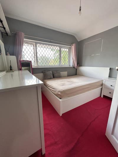 Room for rent in house Main Photo