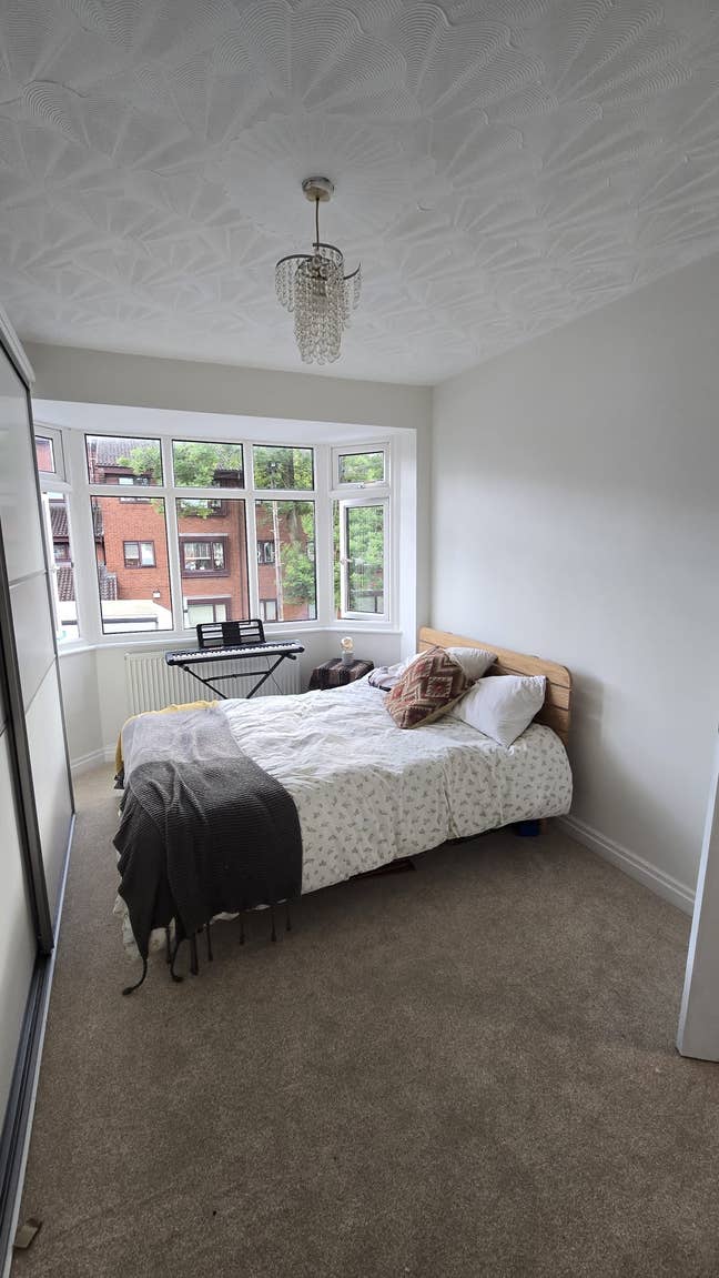 Double room - 2 bed house ~15 mins to Piccadilly Main Photo