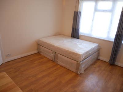 Double Room Available in Acton, W3 Main Photo