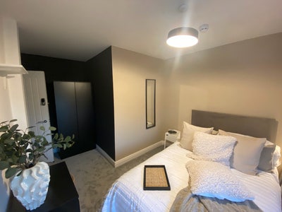 Beautiful rooms available near York hospital  Main Photo
