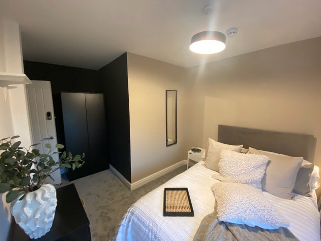 Beautiful rooms available near York hospital  Main Photo