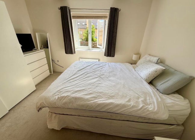 Double En-Suite Room to Rent – Furnished  Main Photo