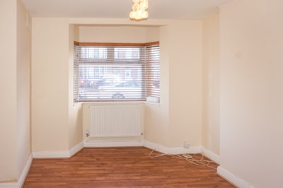 Modern 1 bed flat on Breamore Road, Goodmayes IG3  Main Photo