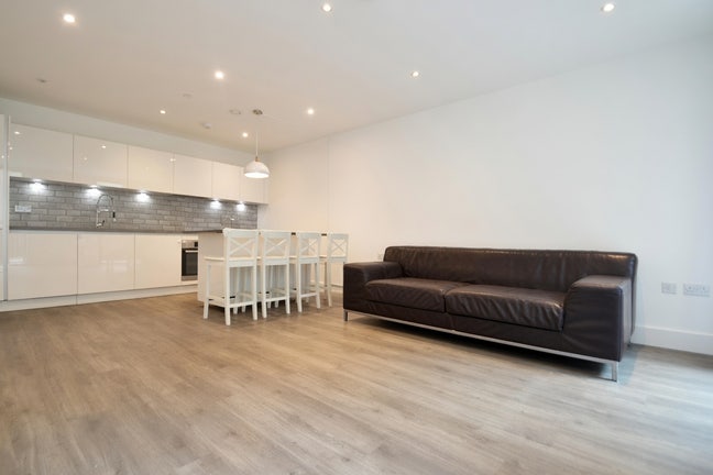 Highstreet Location - Staines  Main Photo