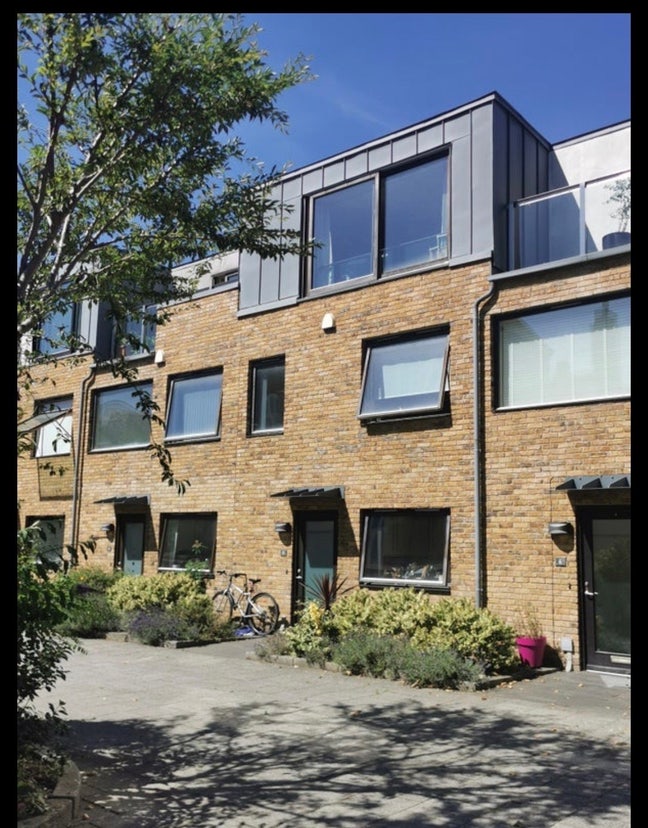 2 x Double Rooms in Large House in gated Community Main Photo