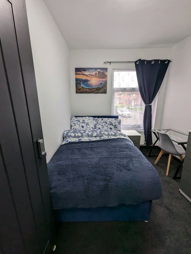 Double bedroom  available  Main Photo