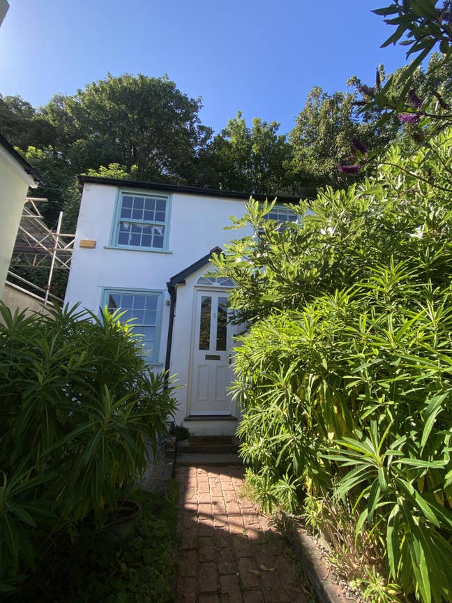 Charming 2 Bed Cottage by the sea Main Photo