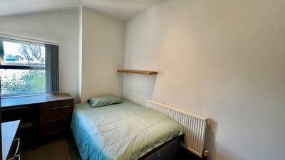 Female Only UC House Share | &pound;0 Rent | &pound;0 Bills Main Photo