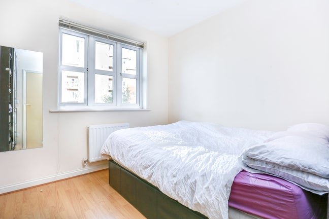 Modern One Bedroom First Floor Apartment with Balc Main Photo