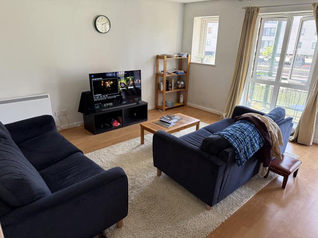 Beautiful Flatshare w/ Ensuite Overlooking The Bay Main Photo