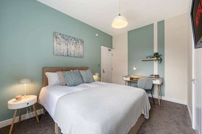 High End Luxury Double En Suite  - Birkenhead Park Main Photo