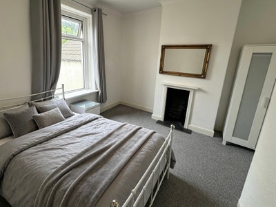 Modern Double Room – 2 Mins to City Centre  Main Photo