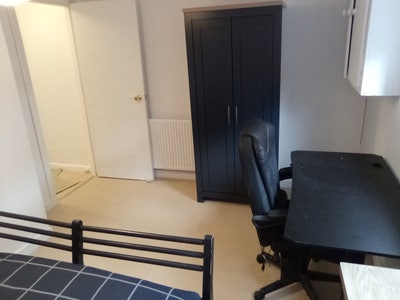 Double room in friendly shared house Main Photo