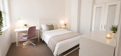 Professional room in a Beautiful House Main Photo