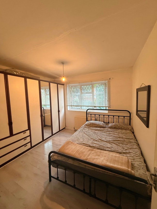 Beautiful Double Room in Clean & Friendly House Main Photo