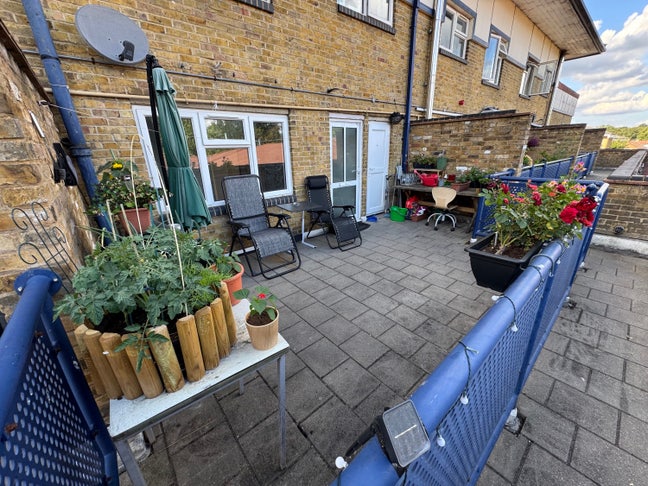 Huge Double Room + Private lounge & Balcony  Main Photo
