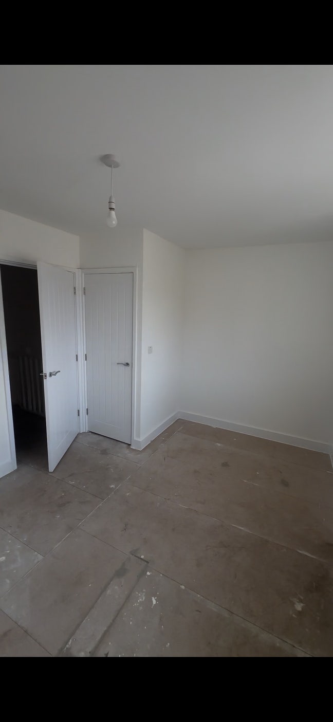 Double room available in New build Main Photo