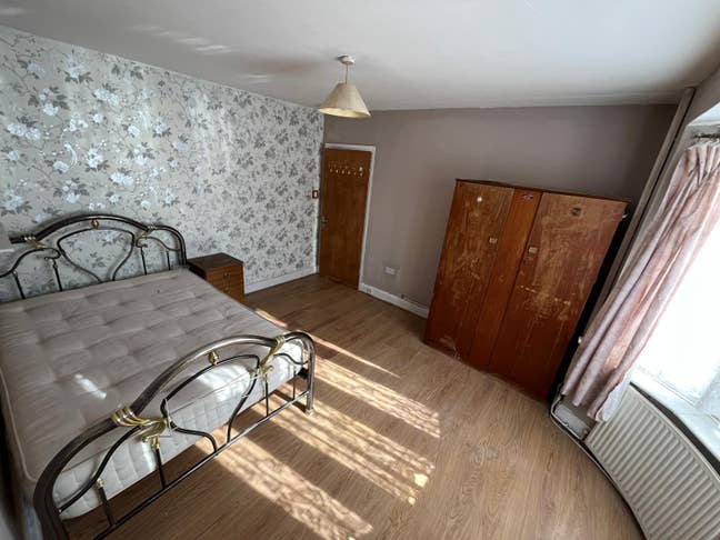 Master Bedroom Cranford to let Main Photo