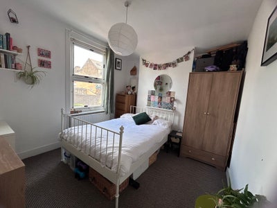 Double room in Southfields house 1 min from tube  Main Photo