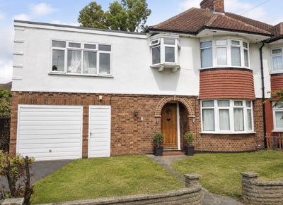 Spacious Modern House  Main Photo