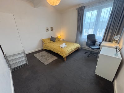 Large Double Room-Bills Incl-Short/Long let Main Photo