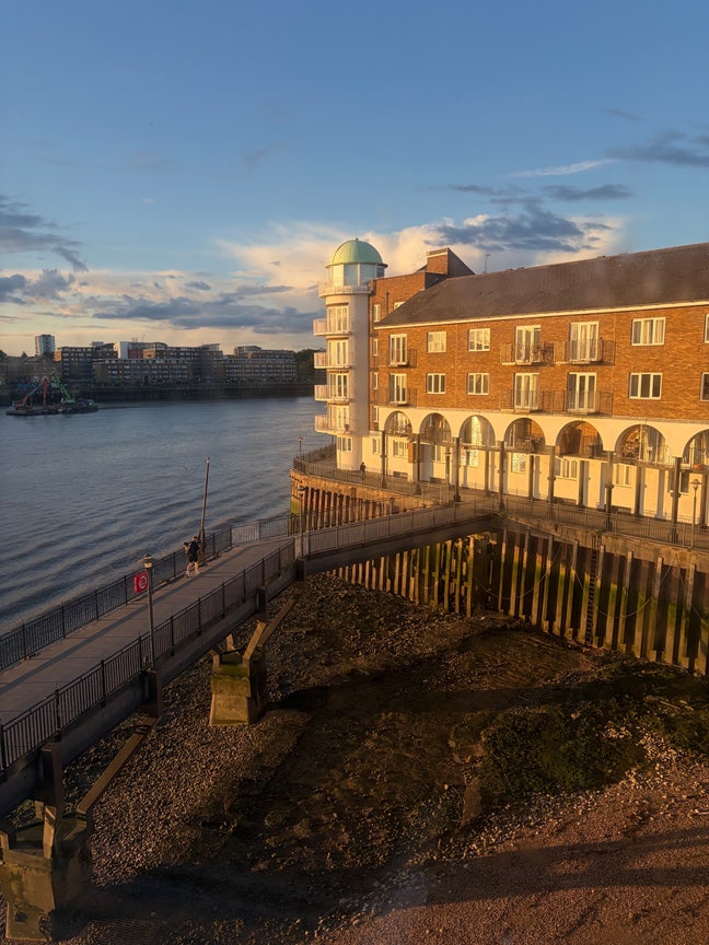Double room with own bath, river view and balcony Main Photo