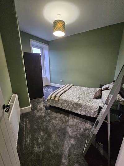 Newly renovated private double bedroom Main Photo