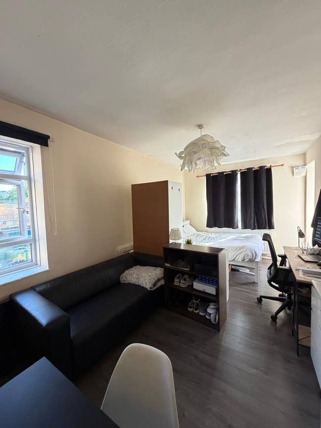 Huge room with private balcony at Shoreditch Park  Main Photo