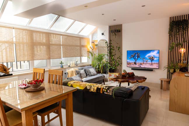 Double bed, patio, luxury bathroom, 2 bed 2 bath Main Photo