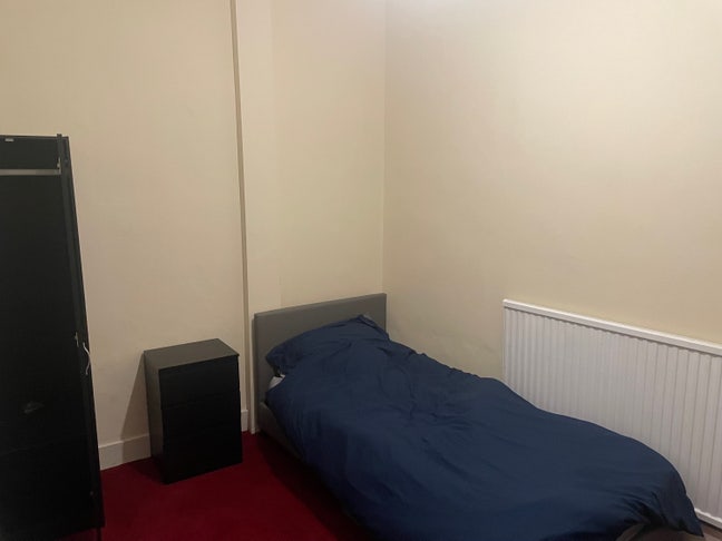 Single Room In Ponders End  Main Photo