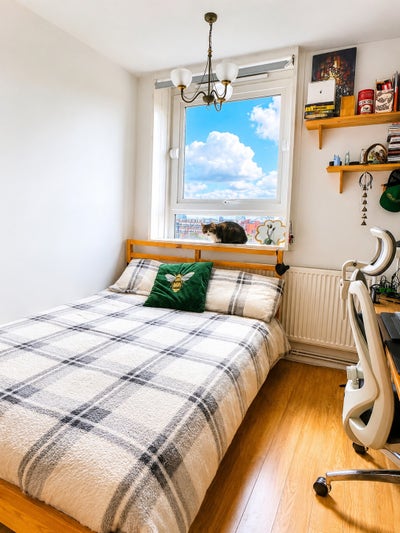 Bright Double Room All bills Included Main Photo