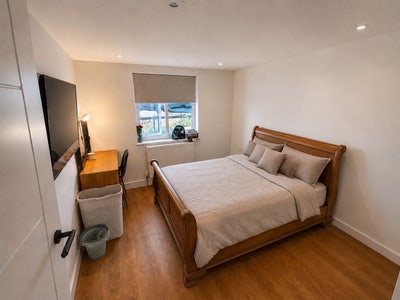 Short term Double room close to transport links  Main Photo