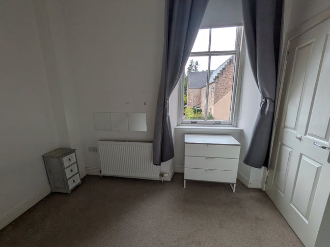 Double room available in 3 bedroom house in Liff  Main Photo
