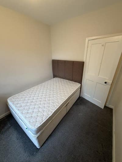 A double bedroom is now available for rent Main Photo