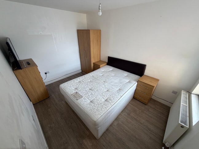 Watford Double Rooms Available  Main Photo