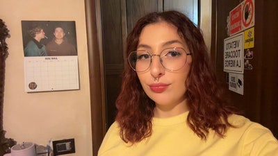 LOOKING FOR  A ROOM OR 1 B FLAT Main Photo