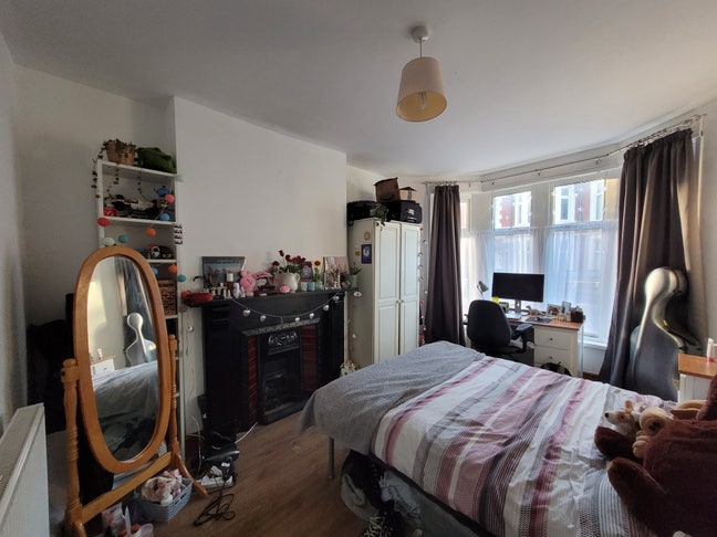 Room Available in Friendly Houseshare Main Photo