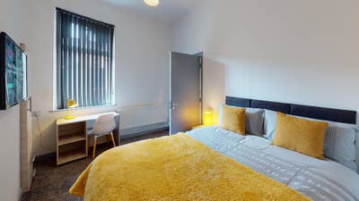 Room 2 - Available now  Main Photo