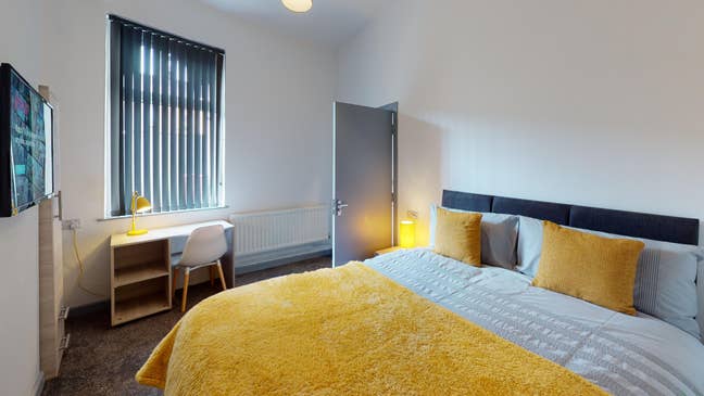 Room 2 - Available now  Main Photo