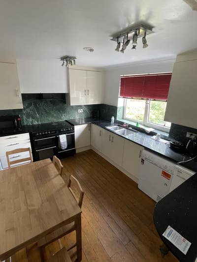 Spacious shared house in a quiet area. Main Photo