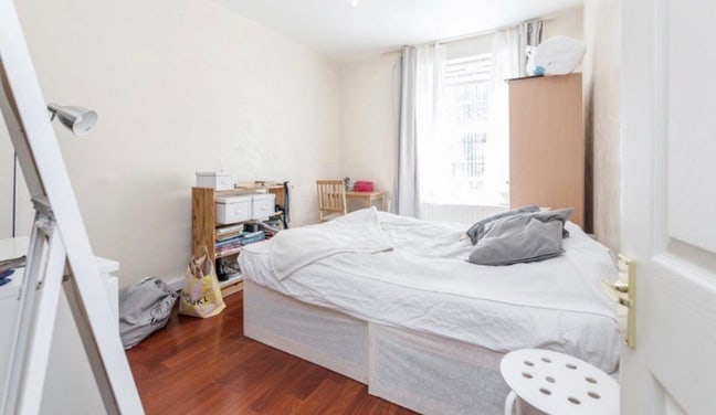 Double Bedroom in Zone 1 Main Photo