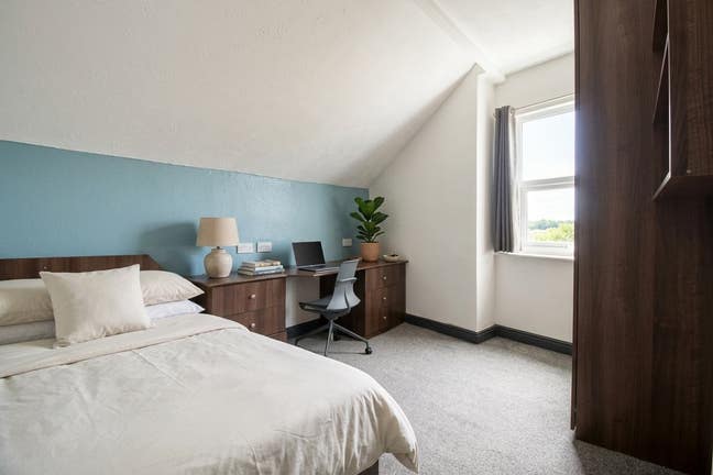 Bills Inc (w/ Cleaning) | Double Rooms | Burley Main Photo