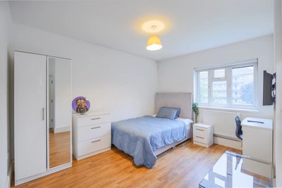 SUBLET (can extend) - double room London Fields Main Photo