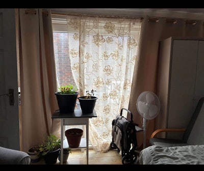 A double room available to rent in 3 Bed property Main Photo