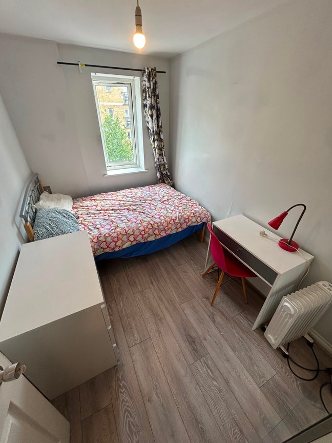 Cheap Cosy Double Room 10mins to Canary Wharf E14 Main Photo