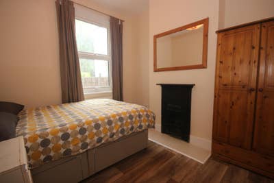 Large Double in Fabulous Victorian Terrace Main Photo