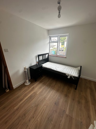 Spacious double room in farnborough  Main Photo