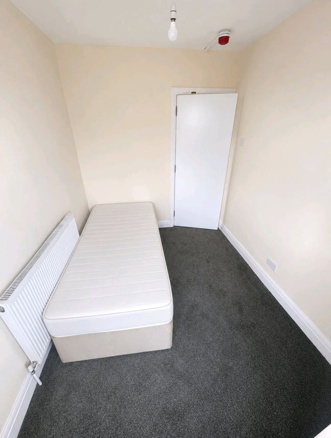 Lovely Single Room | 8Min Walk to Tube Station Main Photo