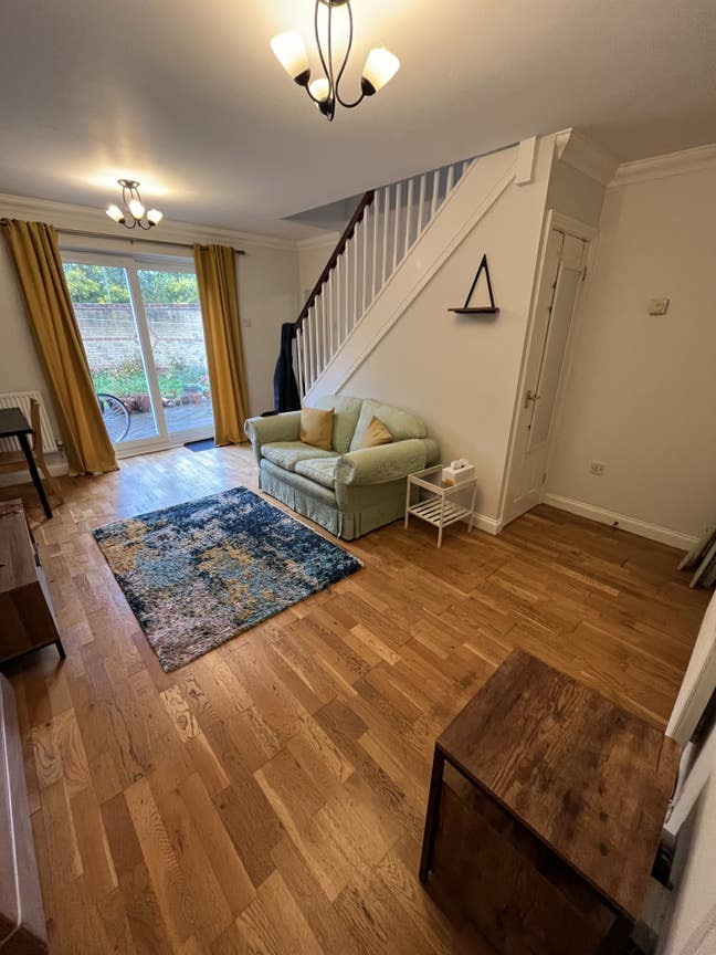 Quiet 2 bed house with a garden in a cul-de-sac Main Photo