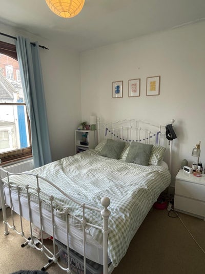 Double room in house share with 3 friendly girls! Main Photo
